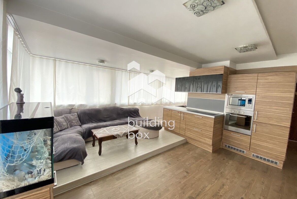 ТРИСТАЕН обзаведен апартамент - 0