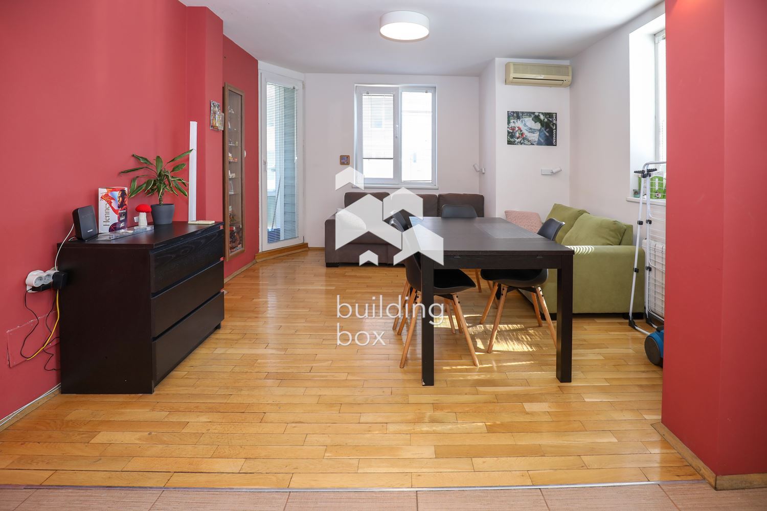 Тристаен апартаменти в сърцето на София - 0