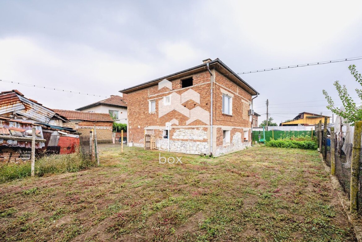 Двуетажна къща - с. Труд - 0