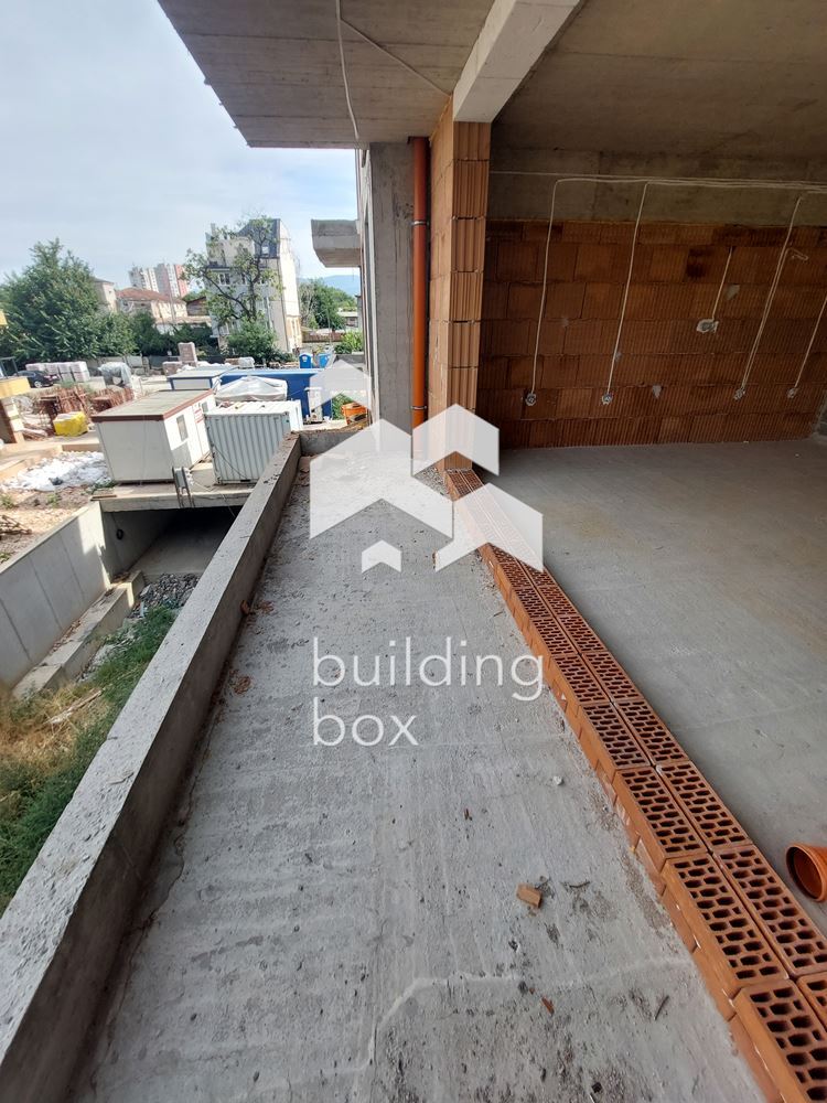 Четиристаен апартамент до "Дентален университет" - 0