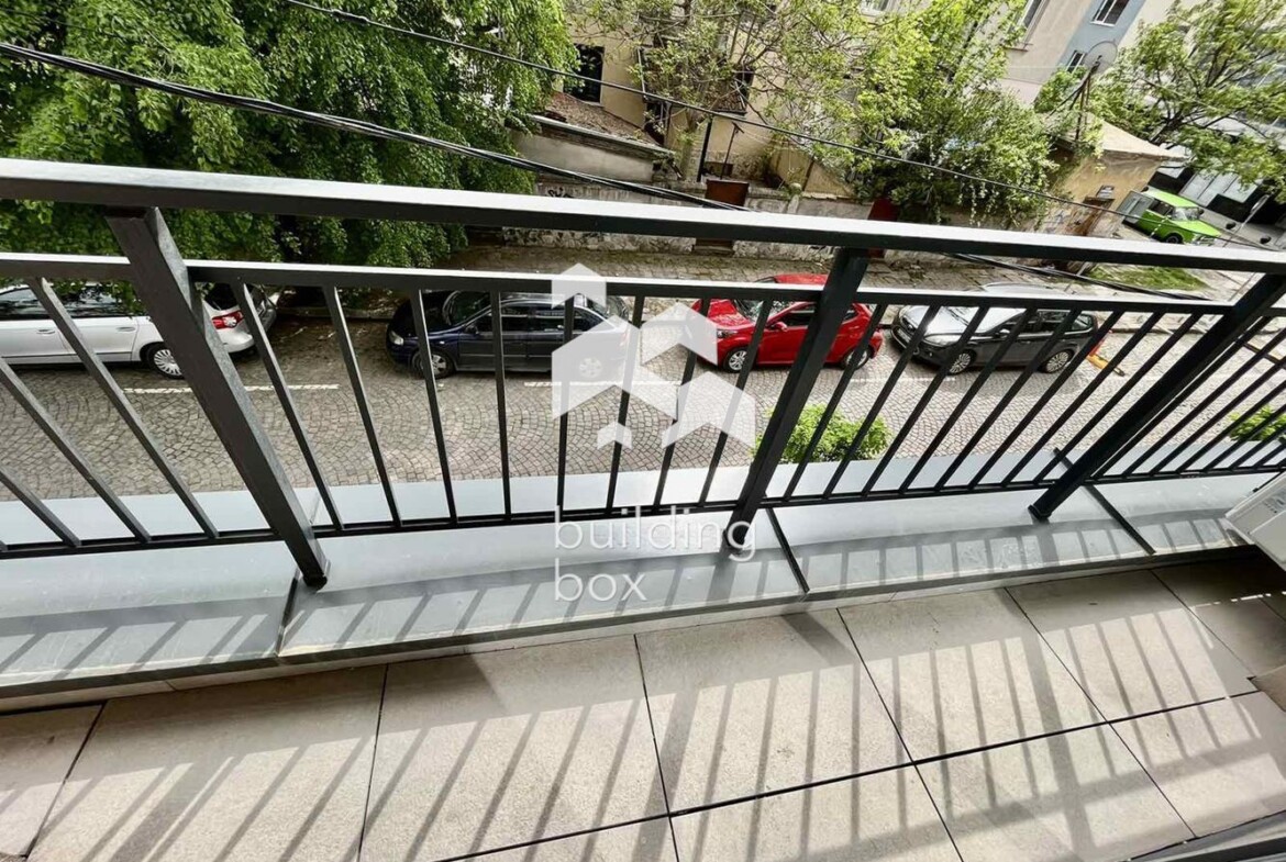 Тристаен апартамент в Център - 0