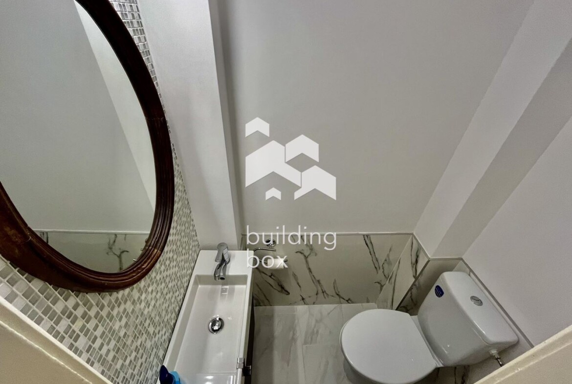 Артистичен и просторен двустаен апартамент с невероятна гледка, на границата на Южен парк - 0