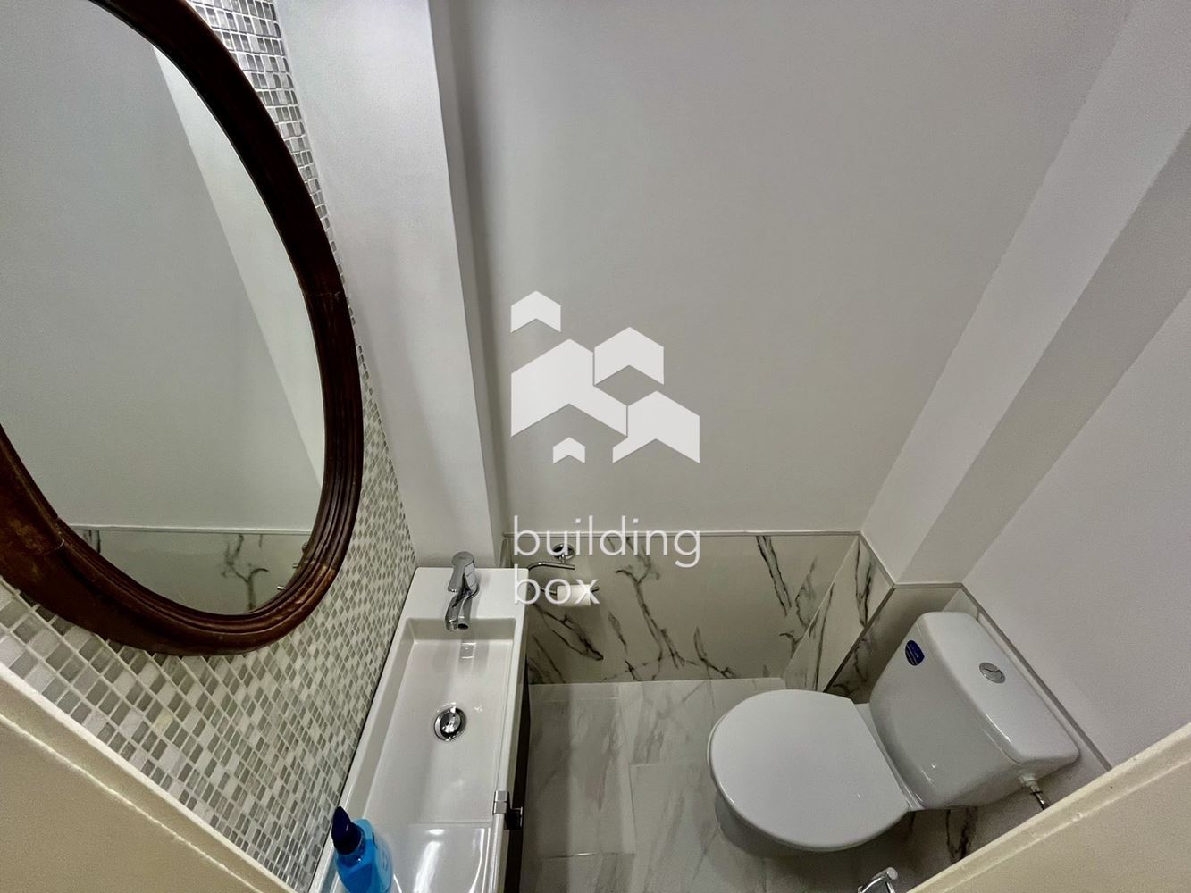 Артистичен и просторен двустаен апартамент с невероятна гледка, на границата на Южен парк - 0