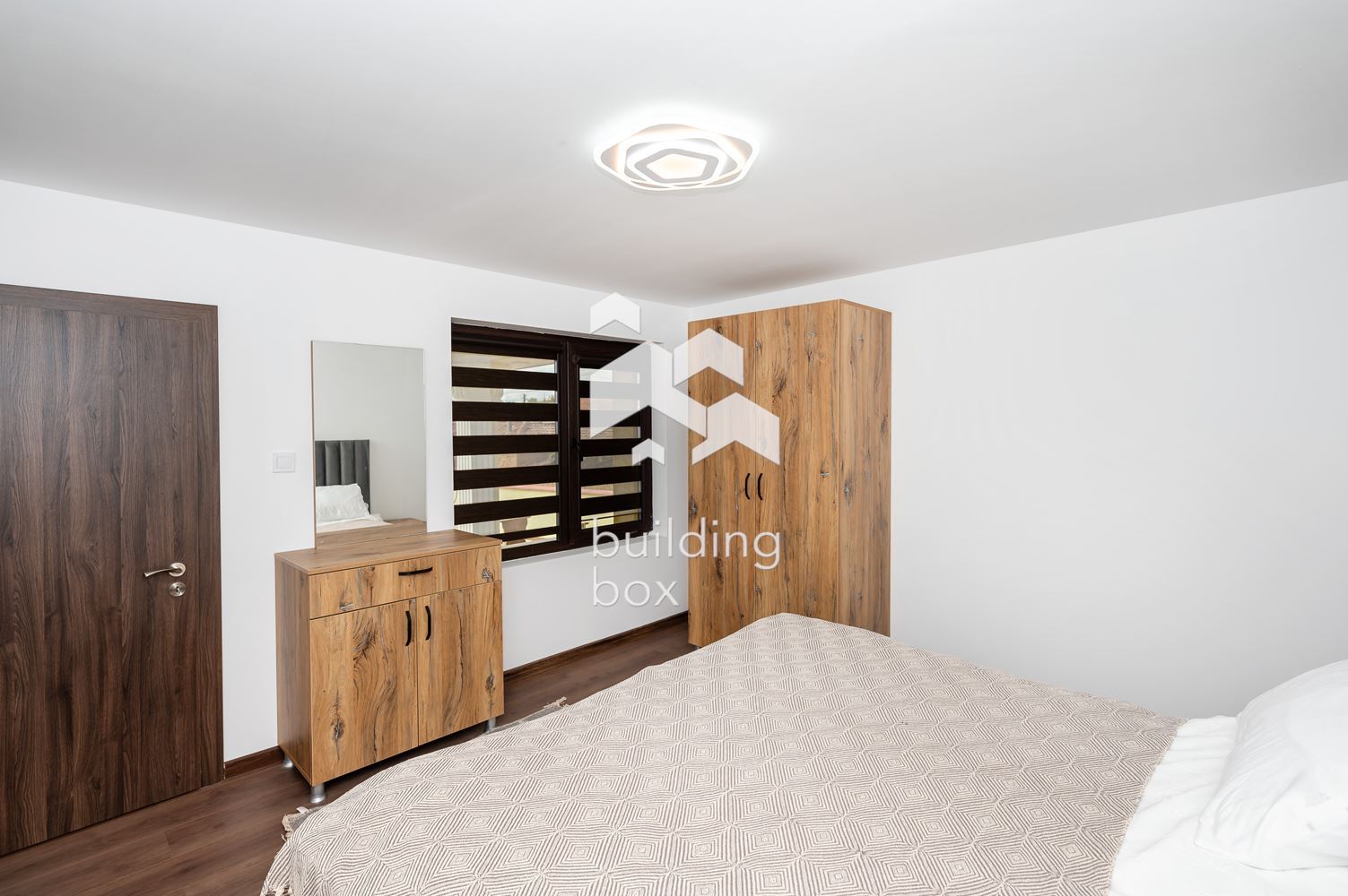 Луксозен имот в с. Старосел - 0