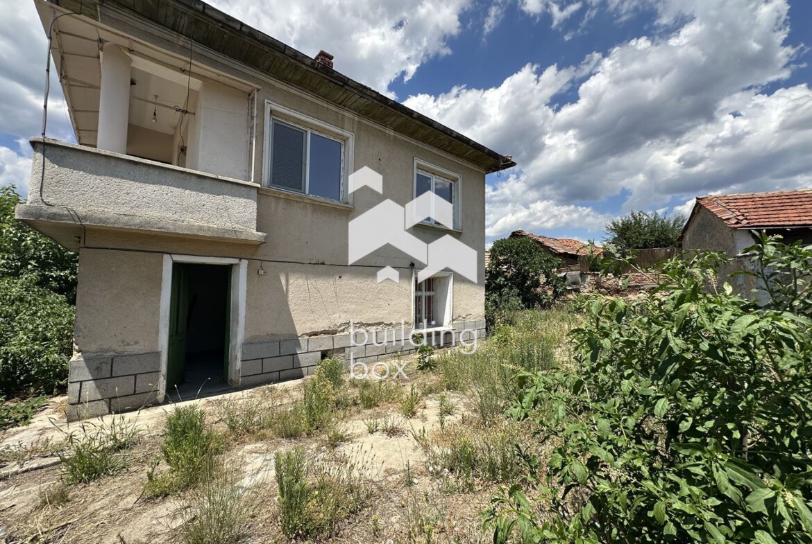 Двуетажна къща в с. Старосел! - 0