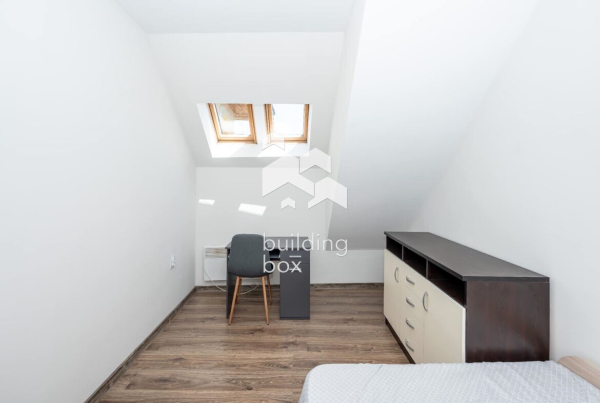 Тристаен обзаведен апартамент - кв. "Кючук Париж" - 0