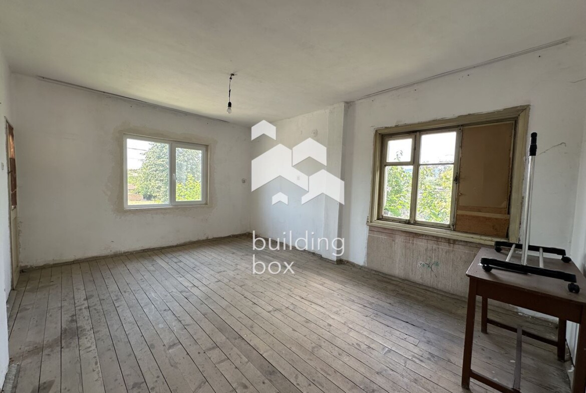 Двуетажна къща в с. Старосел! - 0