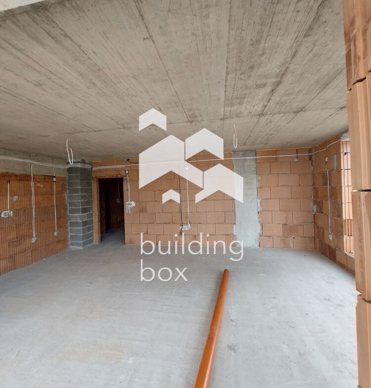 Четиристаен апартамент до "Дентален университет" - 0