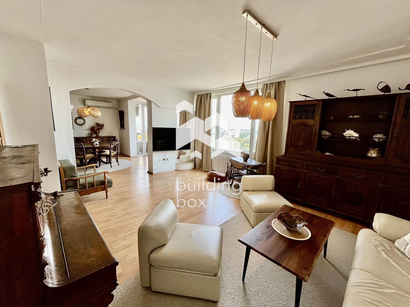 Артистичен и просторен двустаен апартамент с невероятна гледка, на границата на Южен парк - 0