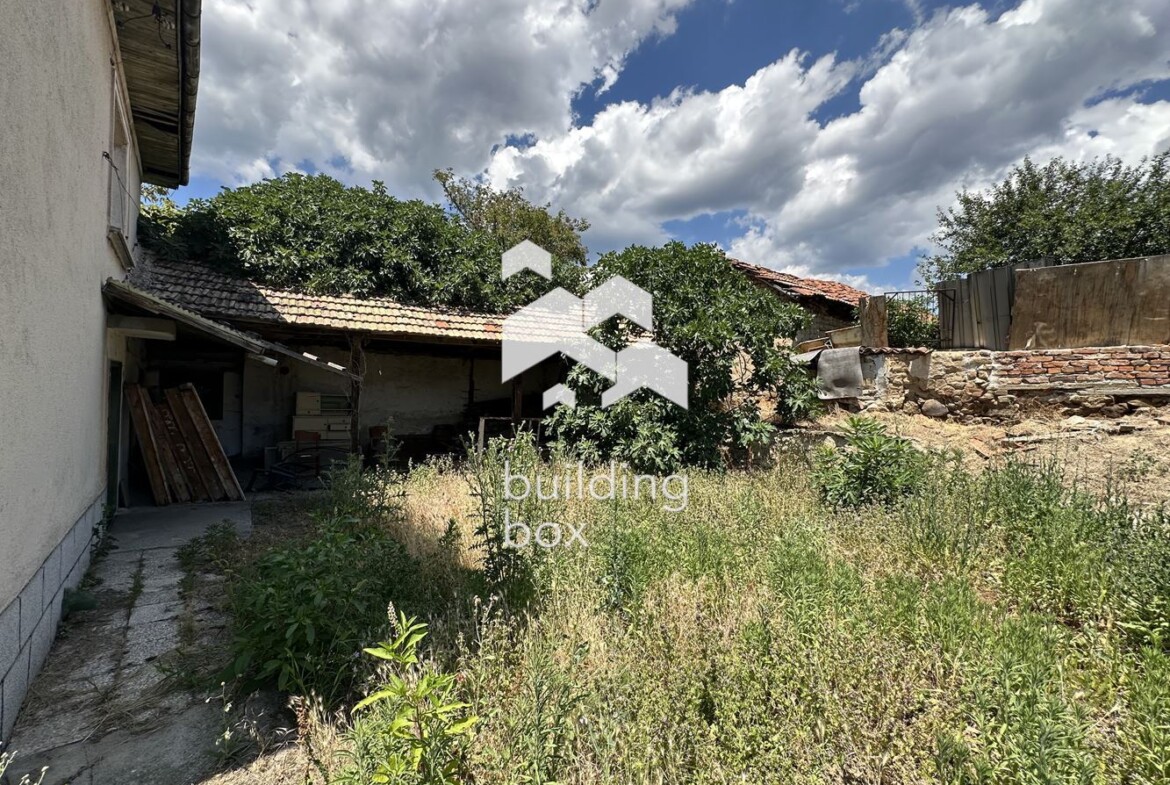 Двуетажна къща в с. Старосел! - 0