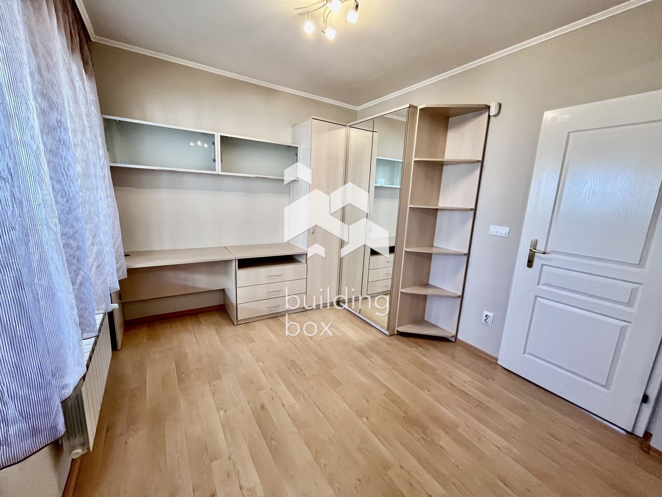 Просторен двустаен апартамент със страхотна гледка и гараж, Изток - 0