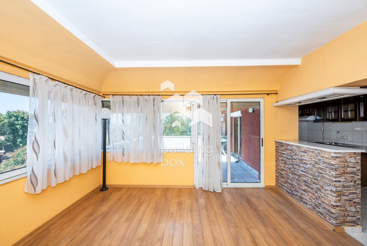 Два етажа от къща на крачка от "Капана" - 0