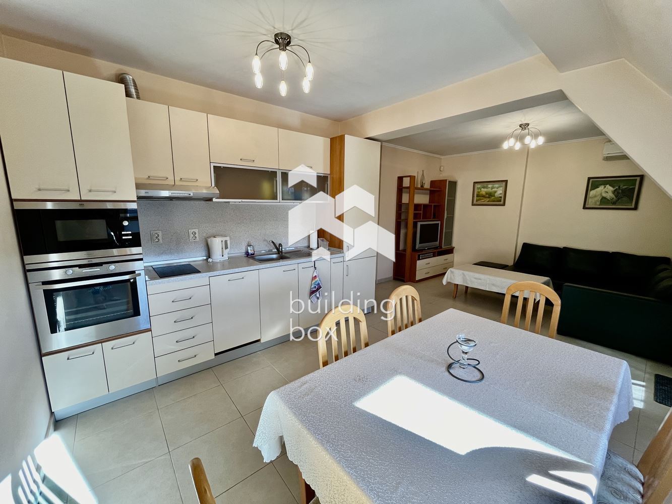 Просторен двустаен апартамент със страхотна гледка и гараж, Изток