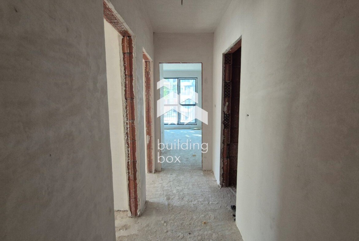 Тристаен апартамент - кв. Христо Смирненски - 0