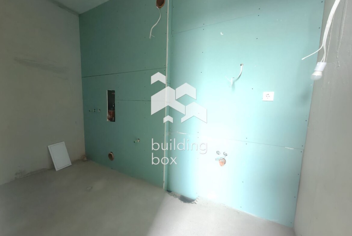 Тристаен апартамент пред АКТ16 - до "ПУ" нова сграда - 0