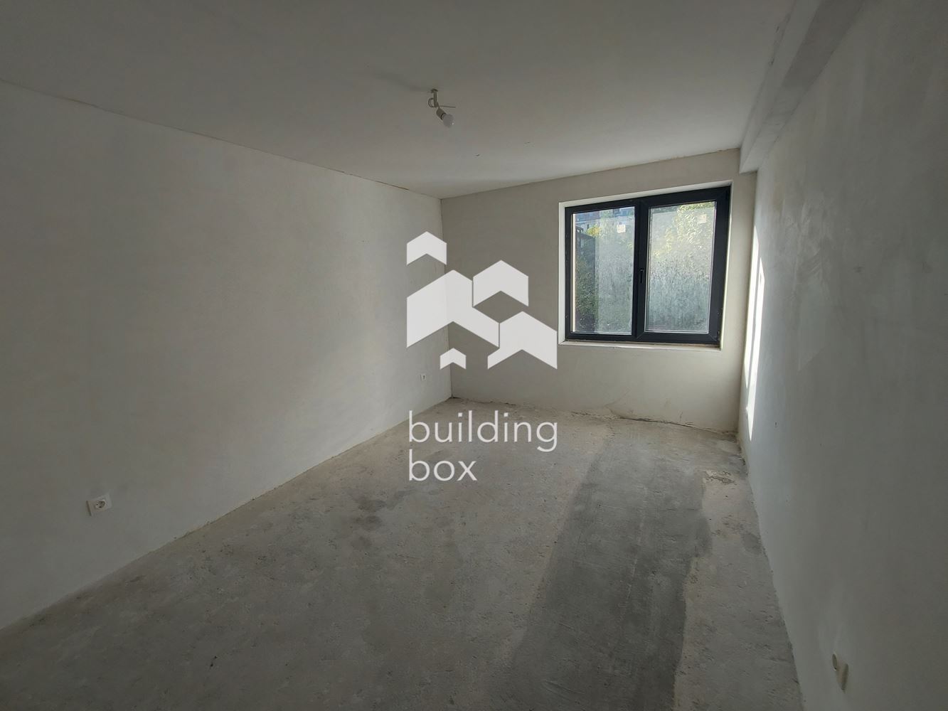 Продава четиристаен апартамент - 0