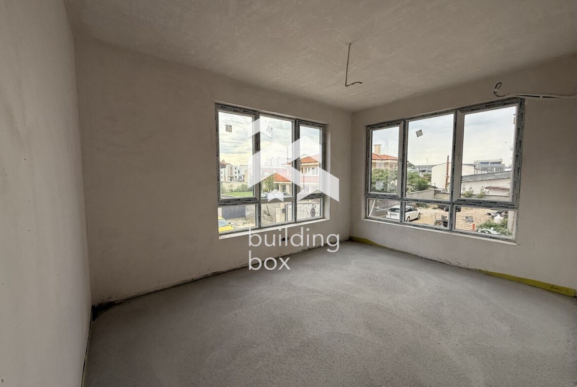 Тристаен апартамент - кв. Остромила - 0