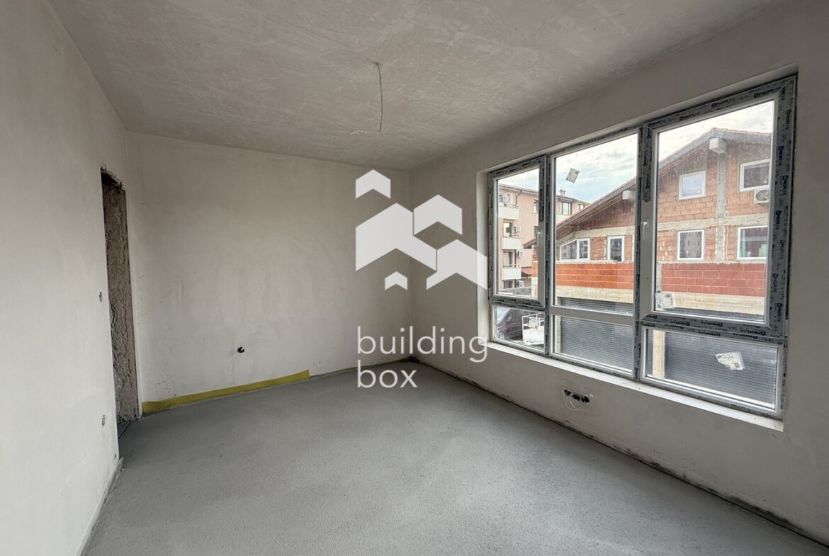 Тристаен апартамент - кв. Остромила - 0