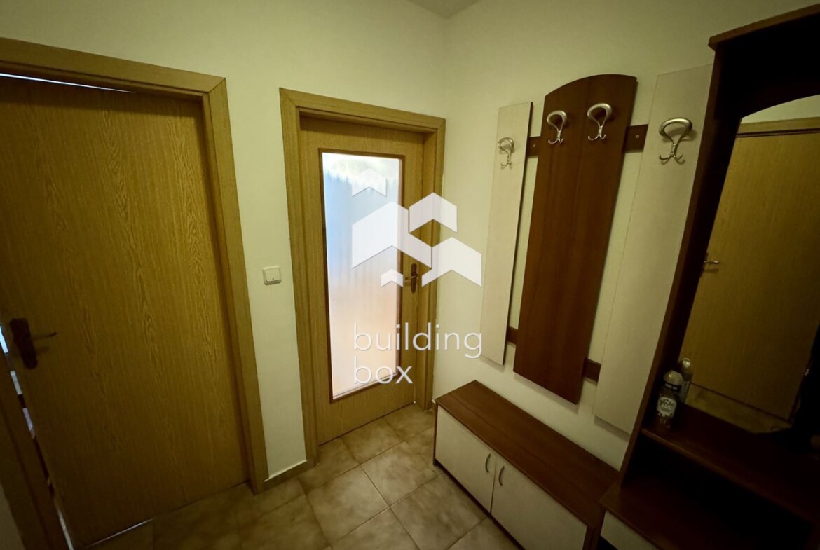 Двустаен апартамент в Изток, точно до метро - 0