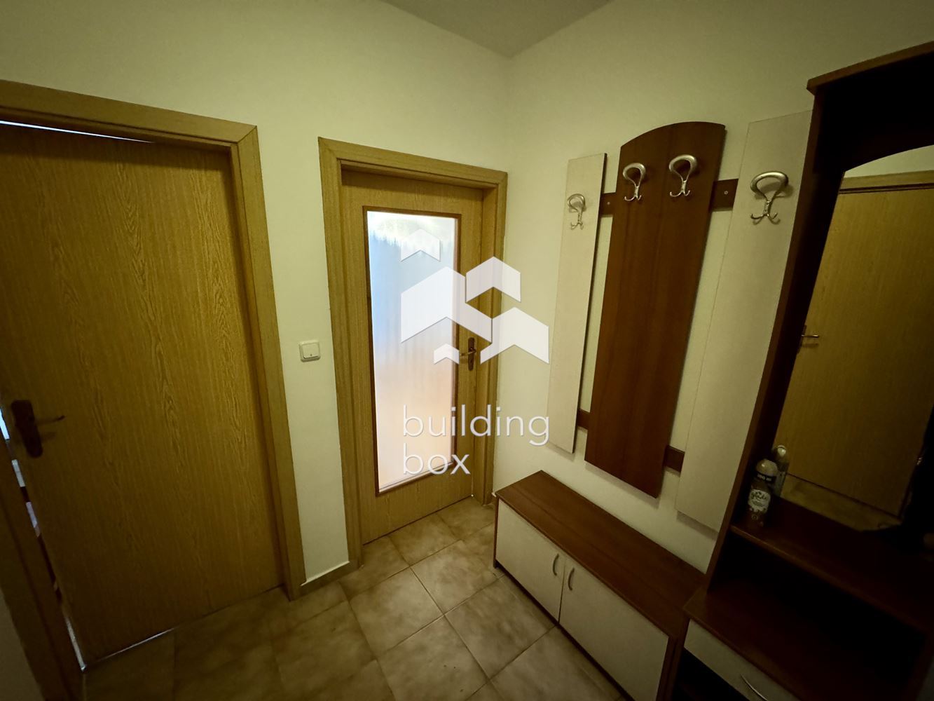 Двустаен апартамент в Изток, точно до метро - 0