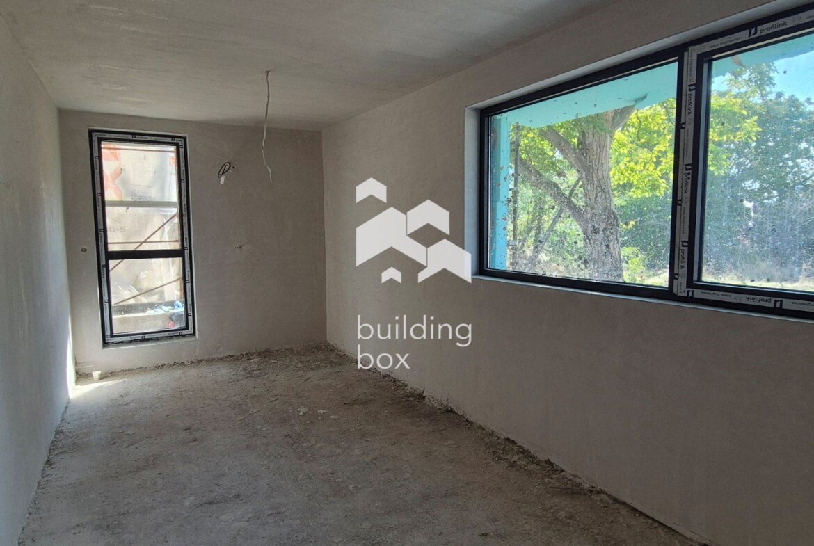 Тристаен апартамент на ул. Рая - 0