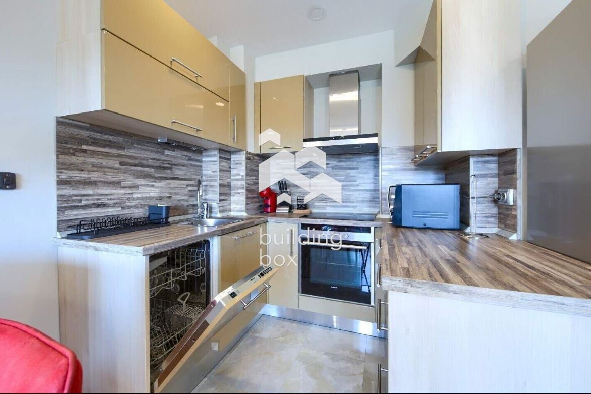 Просторен тристаен апартамент във висок клас затворен комплекс в кв. Витоша - 0