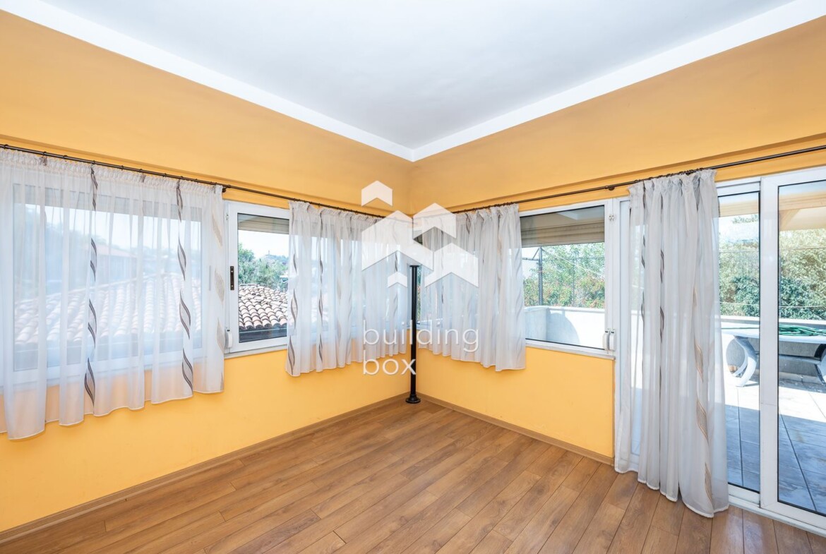 Два етажа от къща със самостоятелен вход в сърцето на град Пловдив - 0