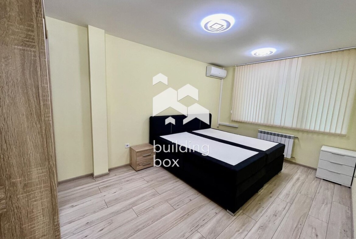 Тристаен апартамент, ул. Флора - 0