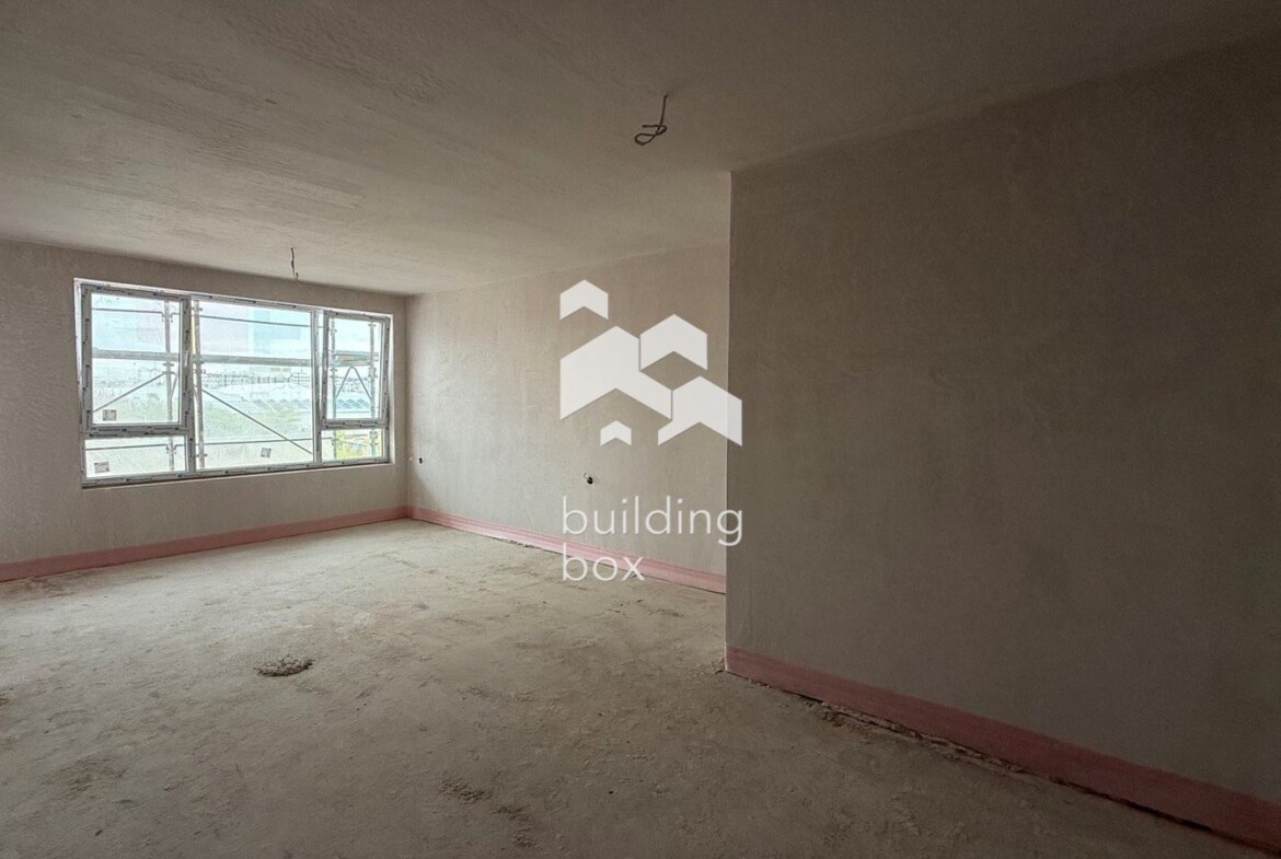 Тристаен апартамент в район Южен - 0