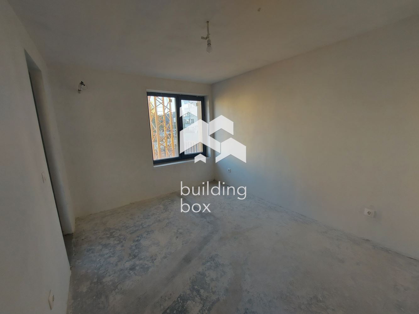 Продава четиристаен апартамент - 0