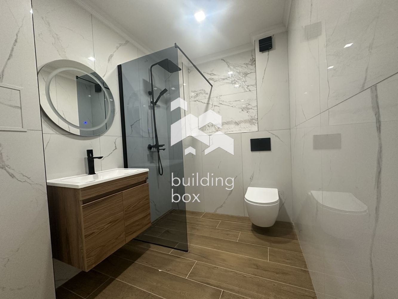 Чисто нов едностаен апартамент, Широк център - 0