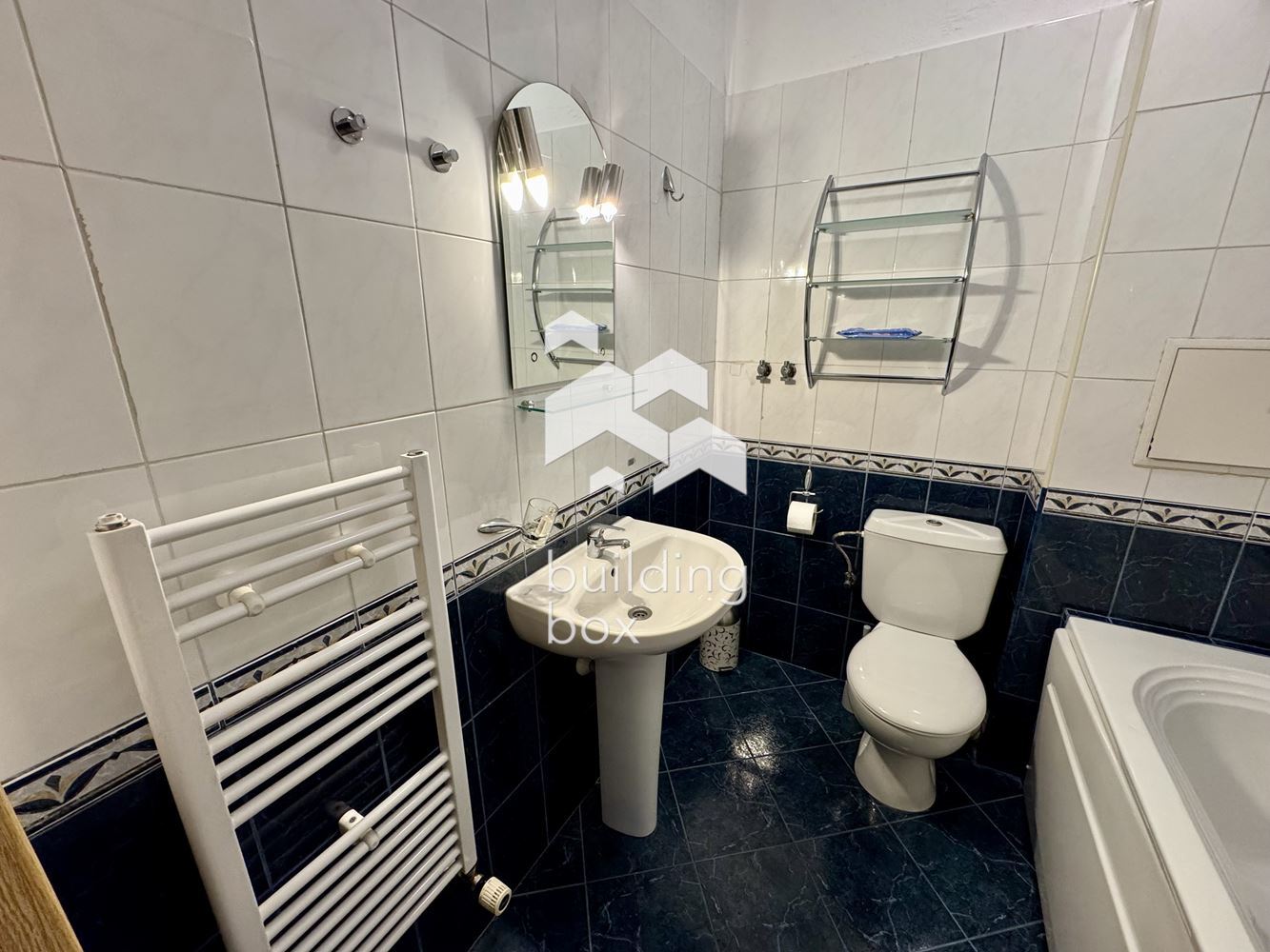 Двустаен апартамент в Изток, точно до метро - 0