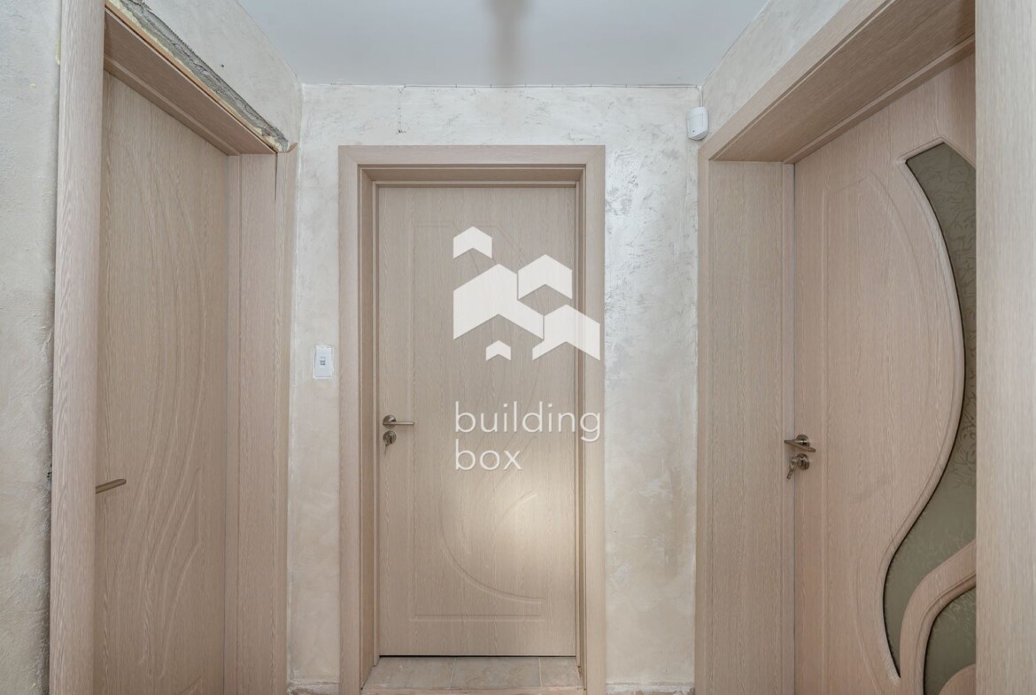 Двуетажна къща на плоча - готова за живеене - 0