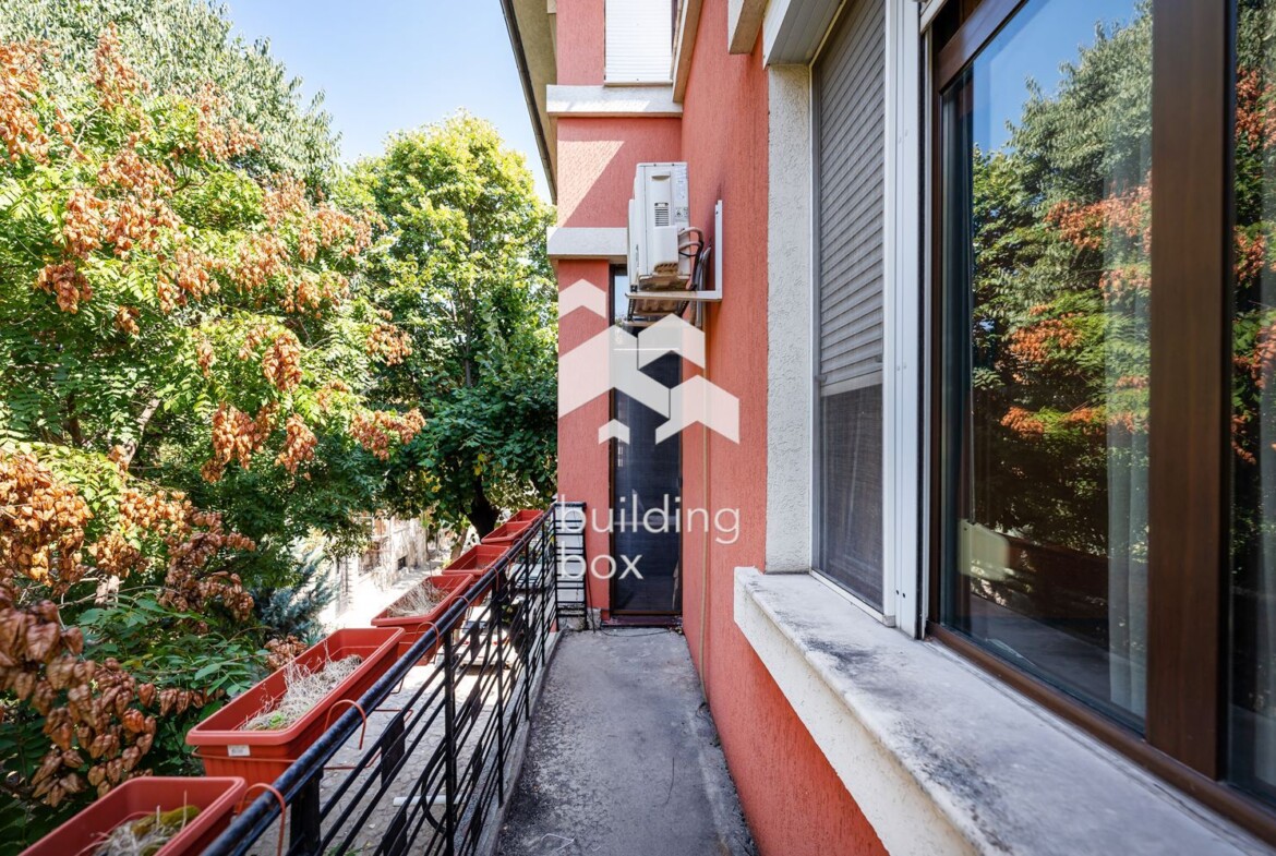 Два етажа от къща на крачка от "Капана" - 0