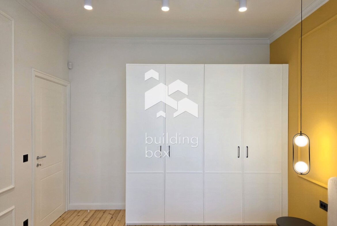 Тристаен апартамент в идеален Център - 0