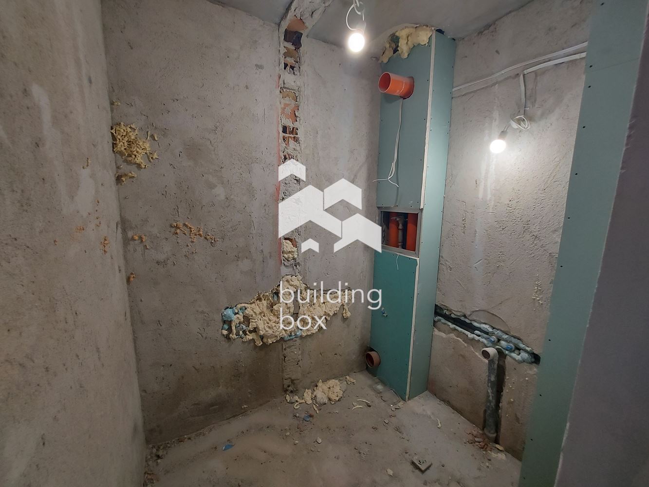 Продава четиристаен апартамент - 0