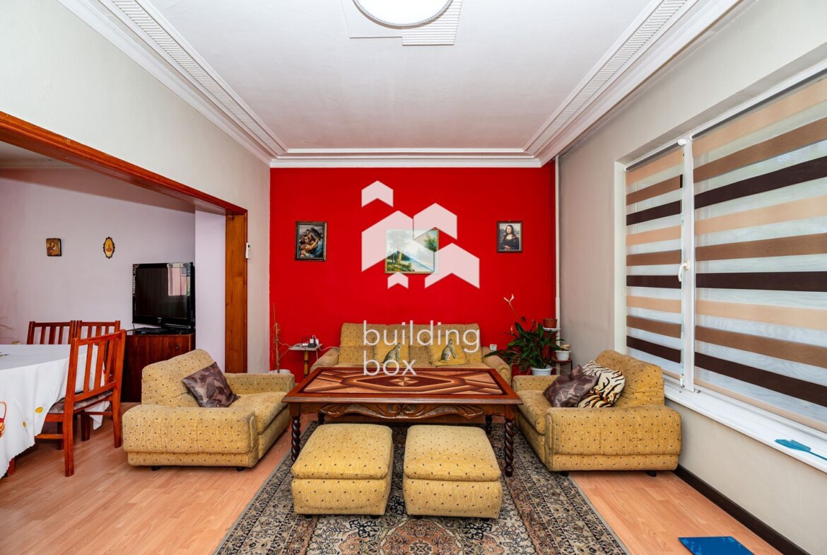 Тристаен апартамент до Събота пазара - 0