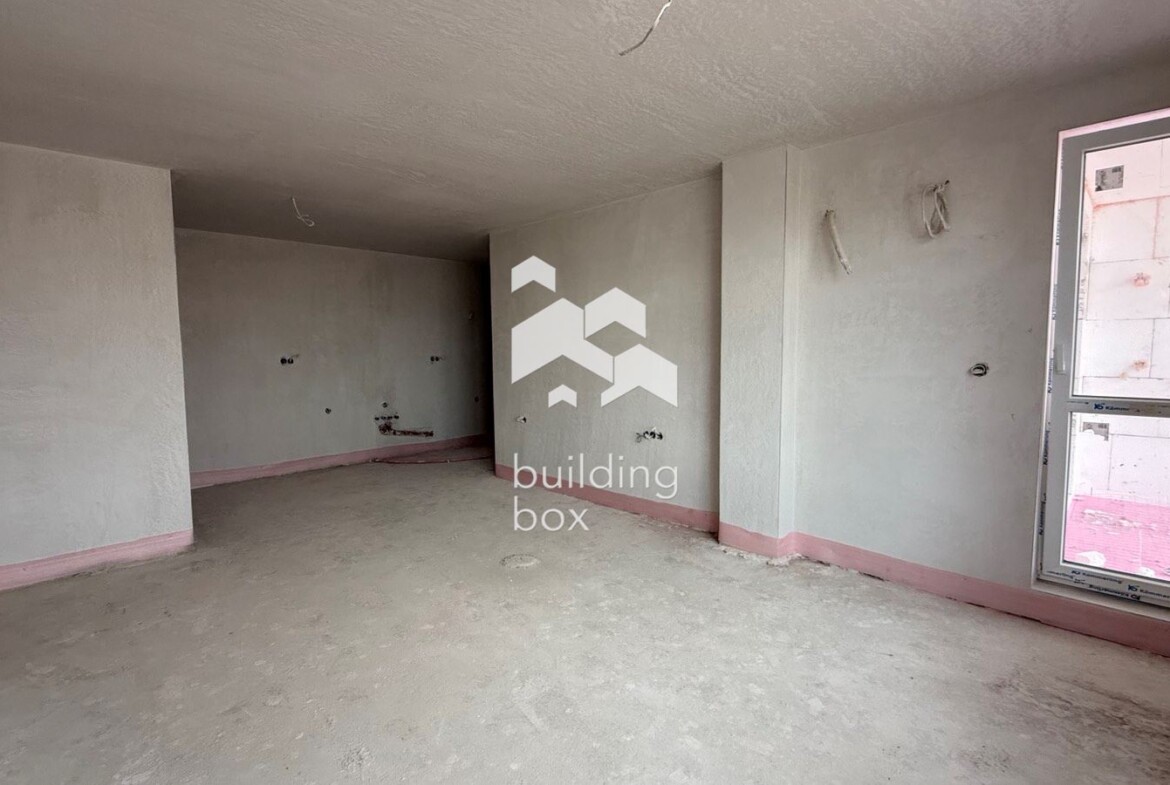 Тристаен апартамент в район Южен - 0