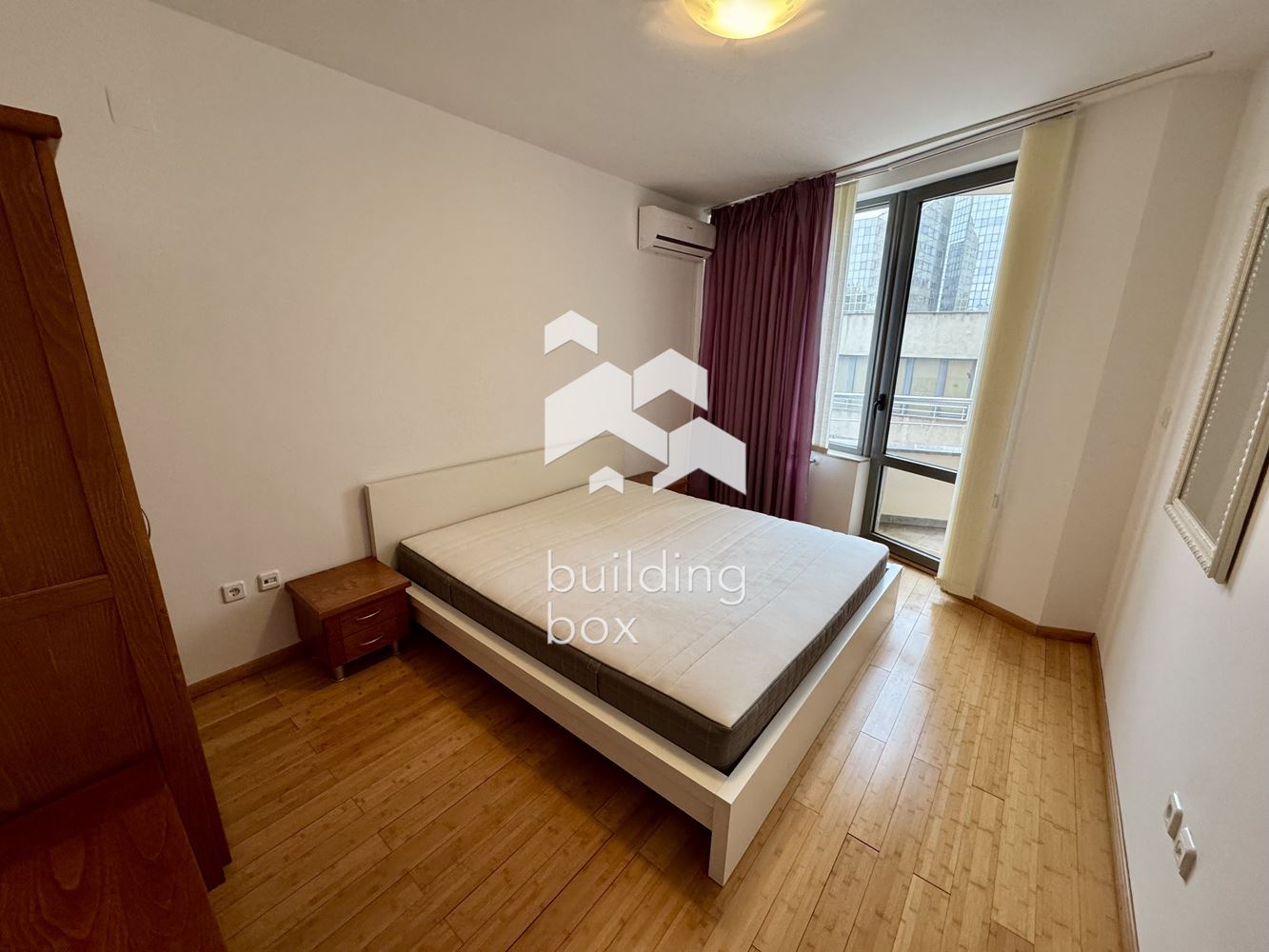 Двустаен апартамент в Изток, точно до метро - 0