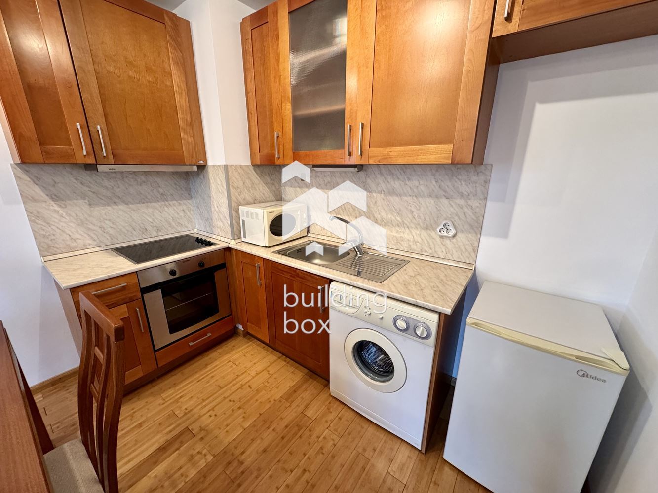 Двустаен апартамент в Изток, точно до метро - 0