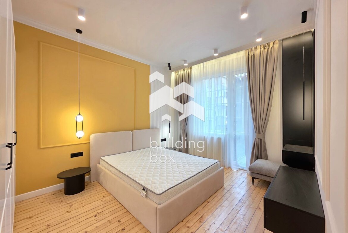 Тристаен апартамент в идеален Център - 0