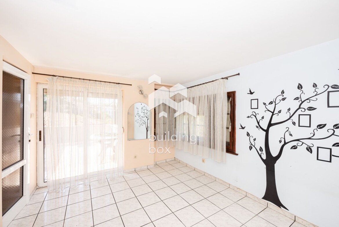 Два етажа от къща със самостоятелен вход в сърцето на град Пловдив - 0