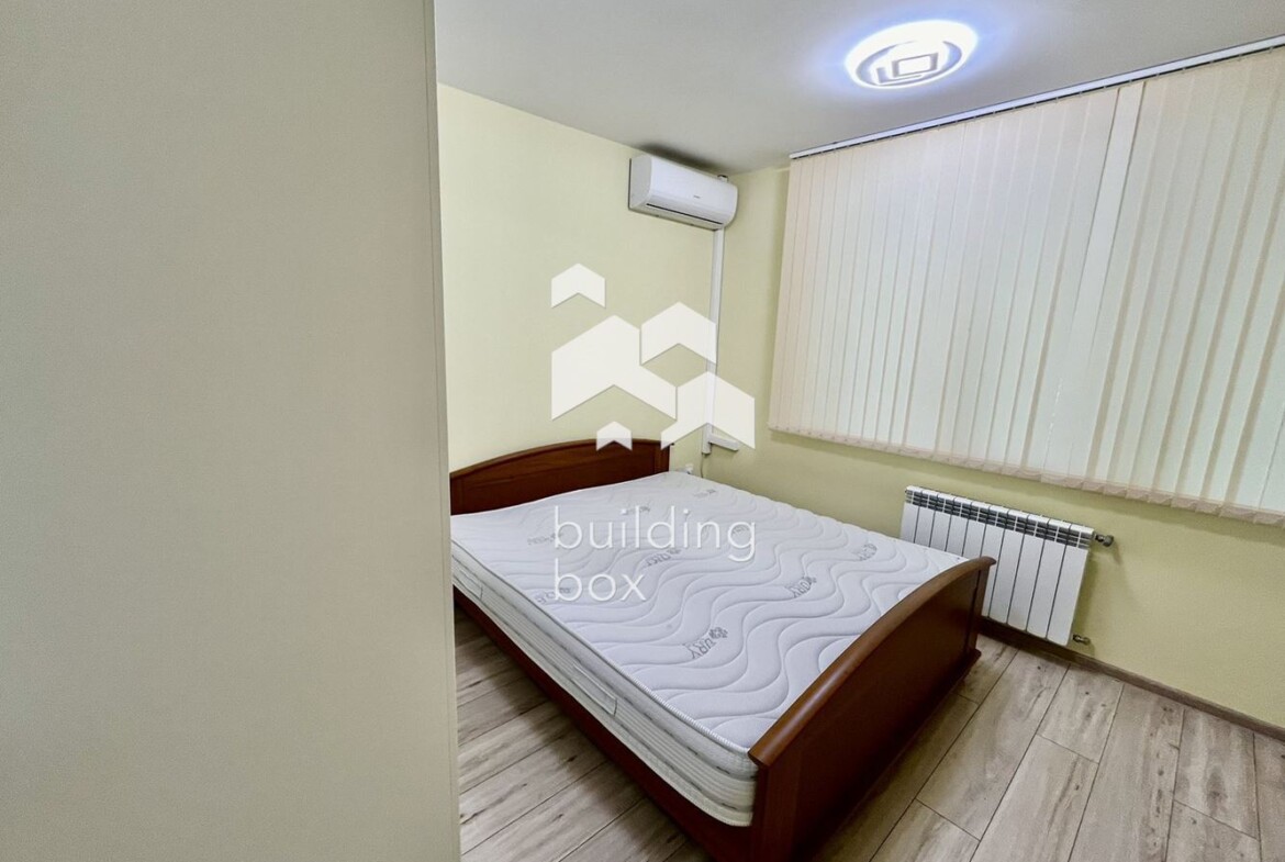 Тристаен апартамент, ул. Флора - 0