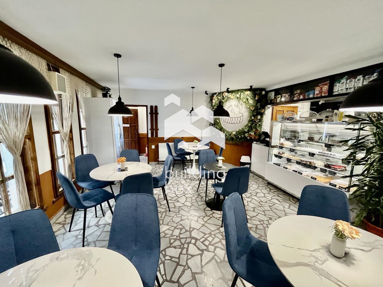 Напълно оборудвана и обзаведена сладкарница, Овча купел