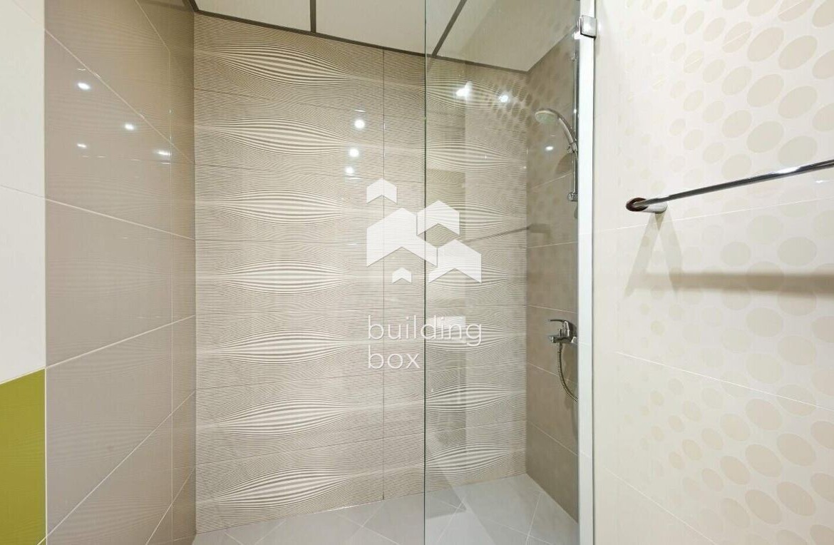 Просторен тристаен апартамент във висок клас затворен комплекс в кв. Витоша - 0