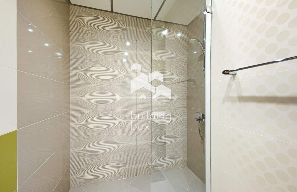 Просторен тристаен апартамент във висок клас затворен комплекс в кв. Витоша - 0