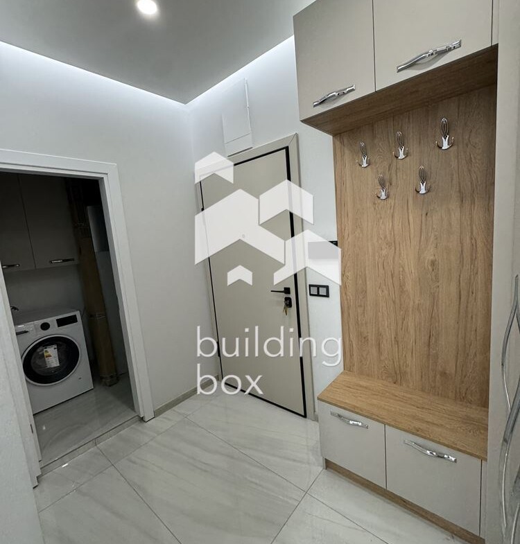 Продава тристаен в кв. Кръстова вада - 0