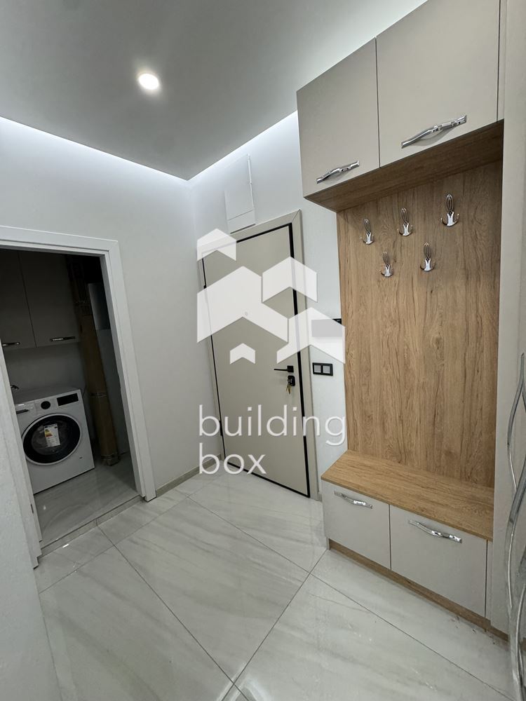 Продава тристаен в кв. Кръстова вада - 0