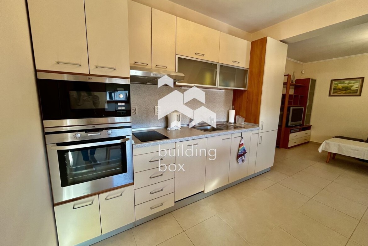 Просторен двустаен апартамент със страхотна гледка и гараж, Изток - 0