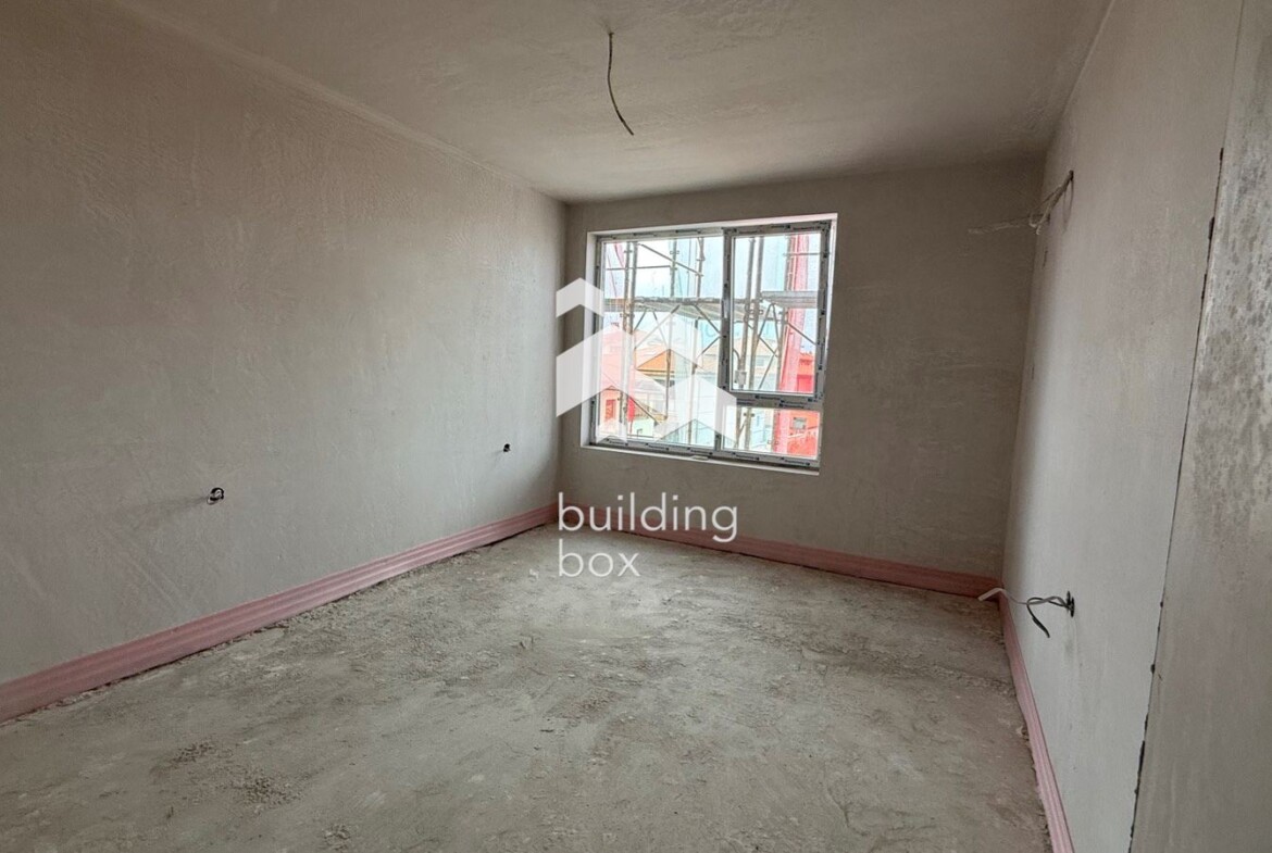 Тристаен апартамент в кв. Остромила - 0